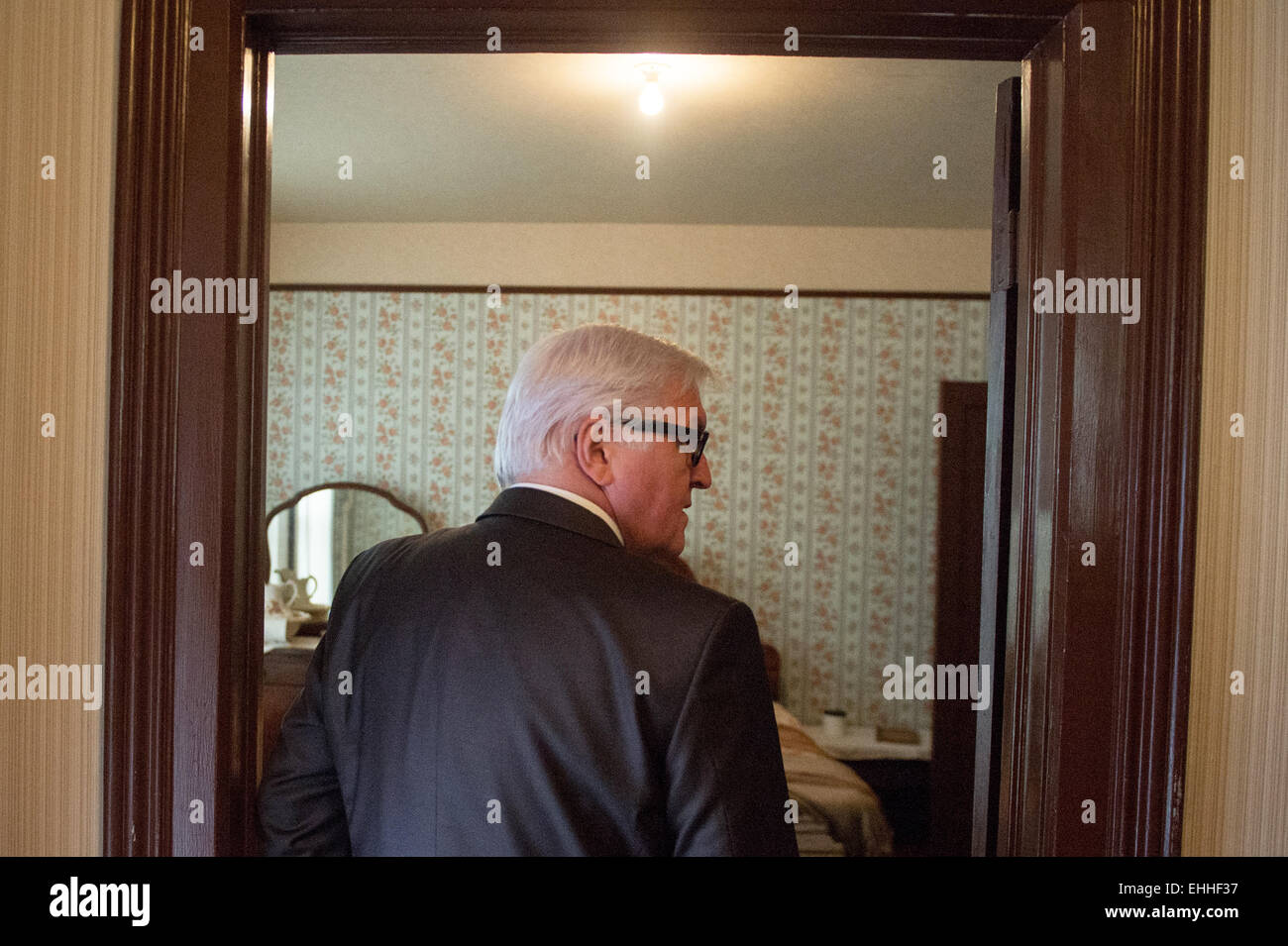 Atlanta, USA. 13Th Mar, 2015. Le ministre allemand des affaires étrangères, Frank-Walter STEINMEIER (SPD) visites l'ancienne résidence des parents des droits civils, Martin Luther King qu'il rend visite à la rue Martin-Luther-King les lieux historiques nationaux du Canada à Atlanta, USA, 13 mars 2015. Le site comprend l'ancienne résidence du Dr King's parents, son église et son tombeau. Photo : Maurizio Gambarini/dpa/Alamy Live News Banque D'Images