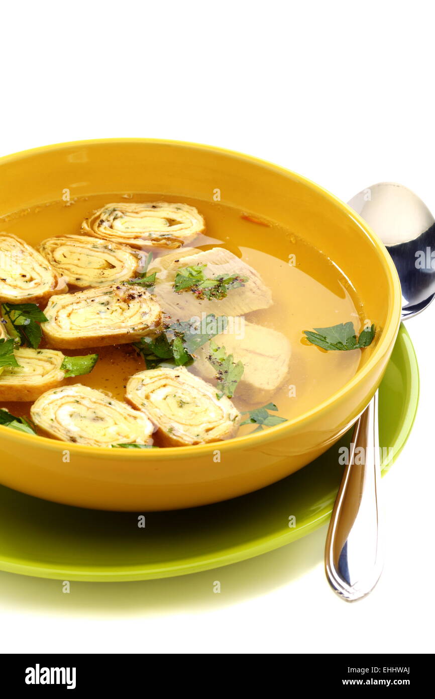 Facile soupe au poulet avec egg rolls. Banque D'Images