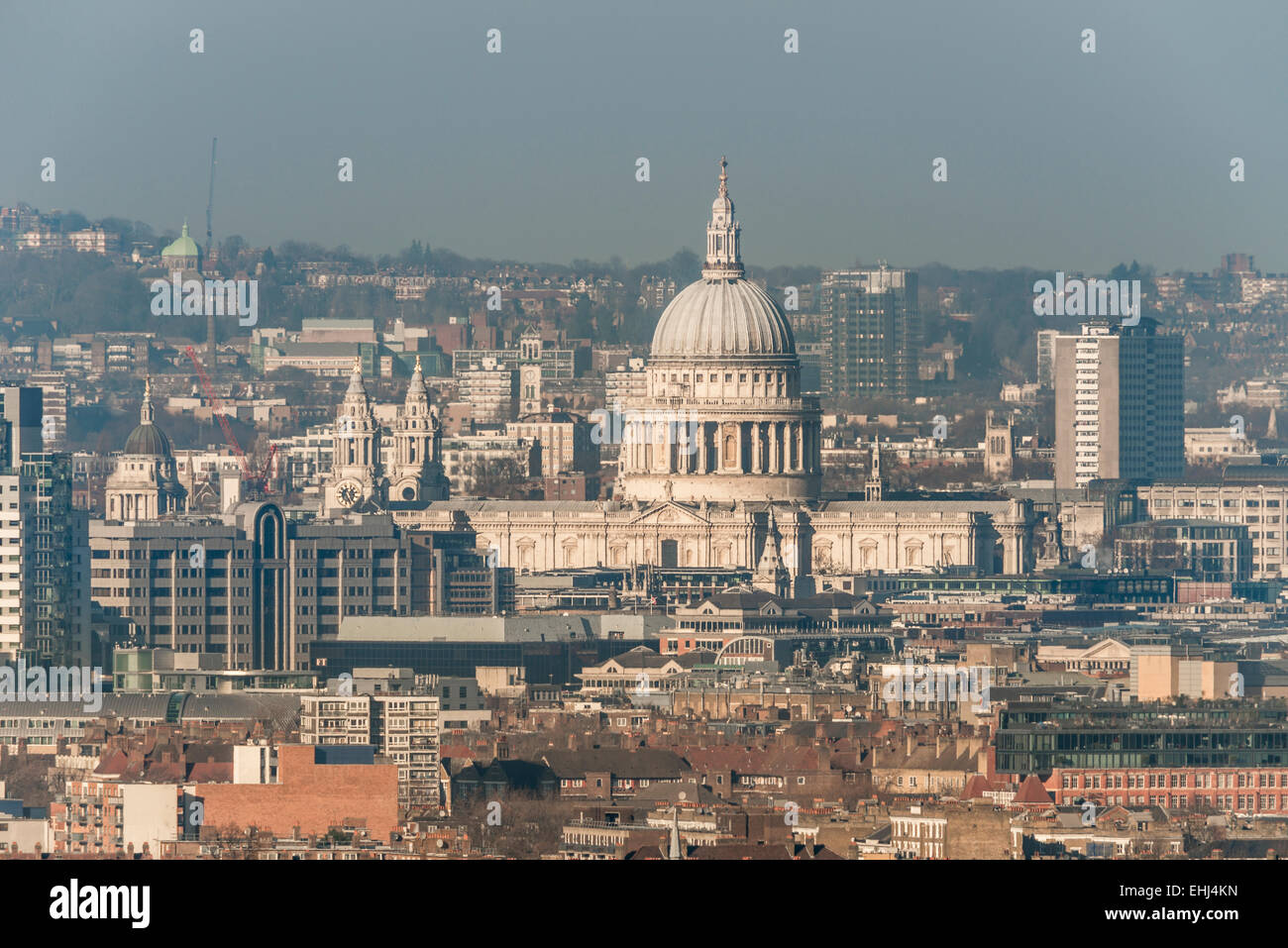Le profil de la Cathédrale St Paul et sa célèbre cathédrale vue dans le sud de Londres, UK Banque D'Images