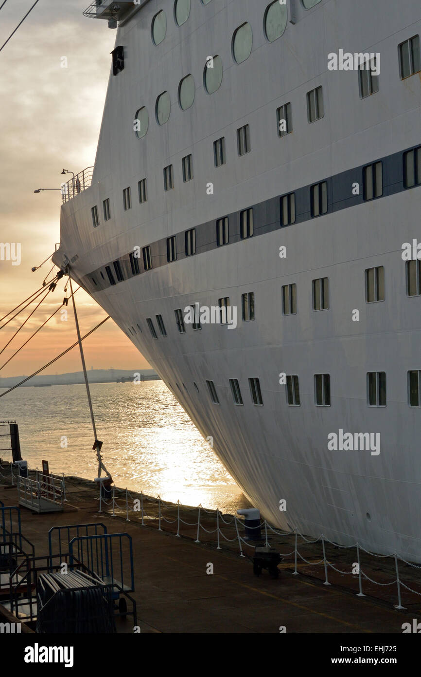 Croisière et voyages maritimes à la London Magellan phare Cruise Terminal, Tamise, Tilbury, UK Banque D'Images