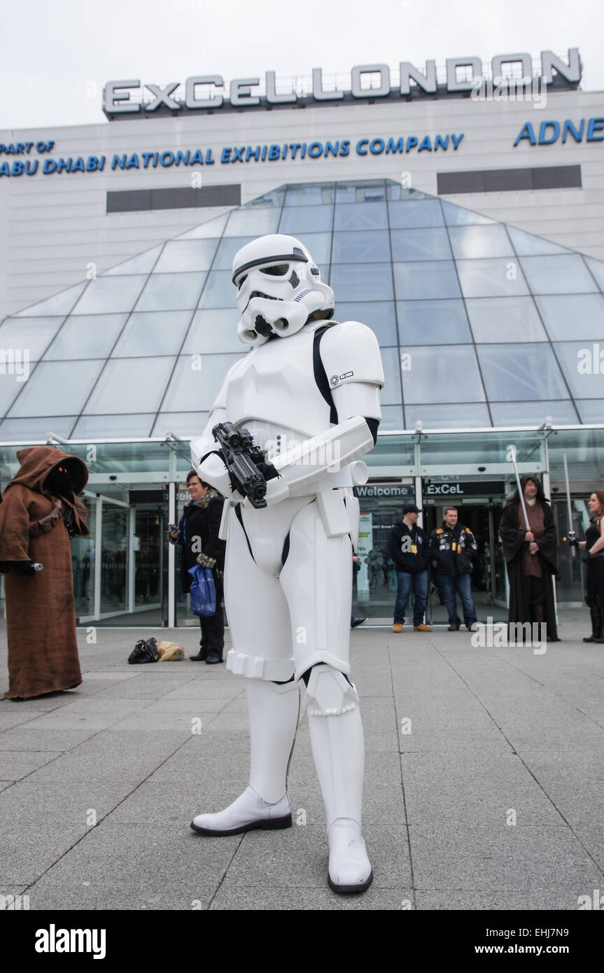 Bande dessinée et rassembler des fans de cosplay au centre Excel de Londres Super Comic Convention, Londres Angleterre Royaume-Uni UK Banque D'Images