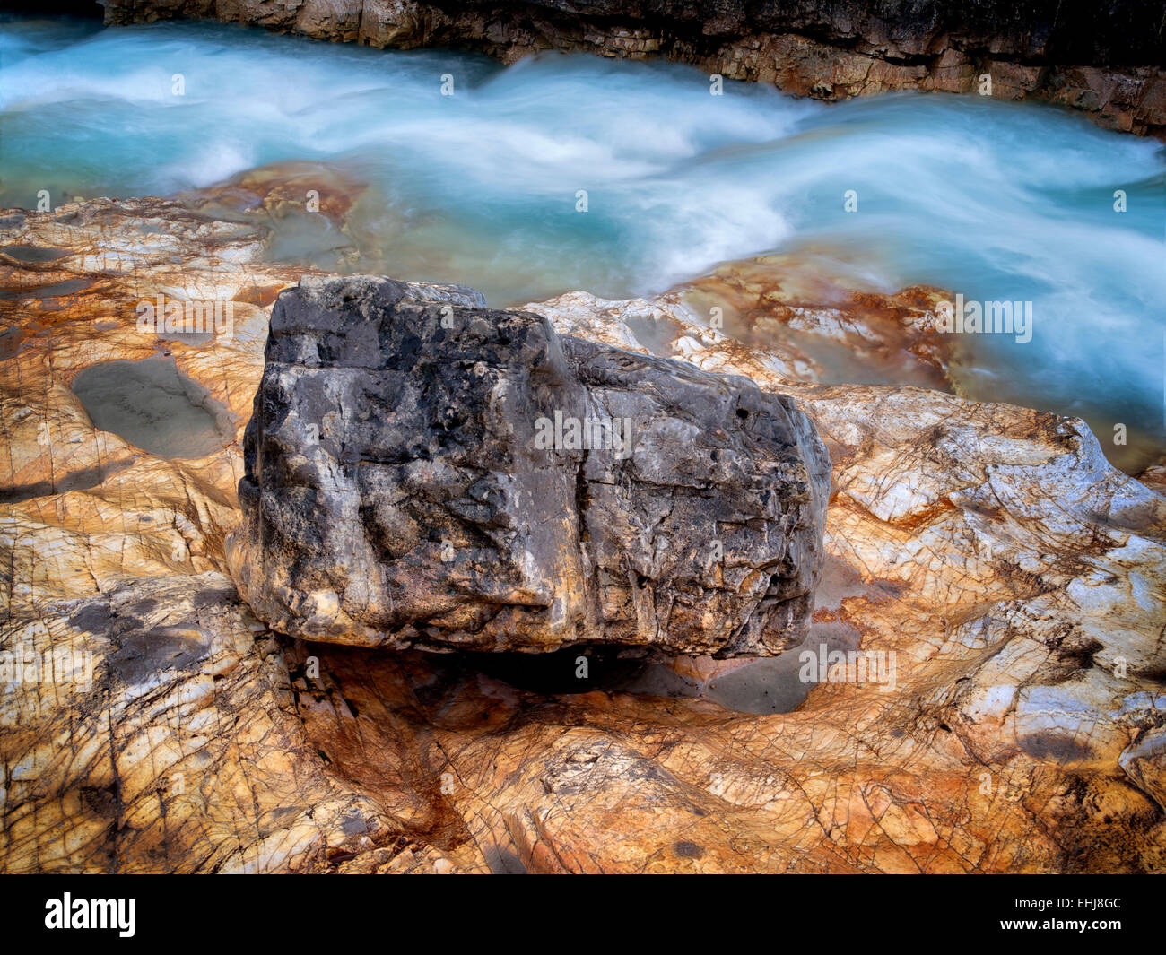 Ruisseau Tokumm avec roches colorées. En Canyon. Kooteny National Park, Canada Banque D'Images