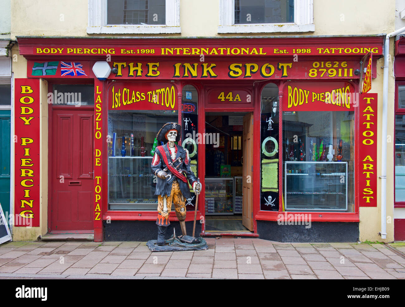 La tache d'encre de tatouage et body piercing boutique, Teignmouth, Devon, Angleterre, Royaume-Uni Banque D'Images