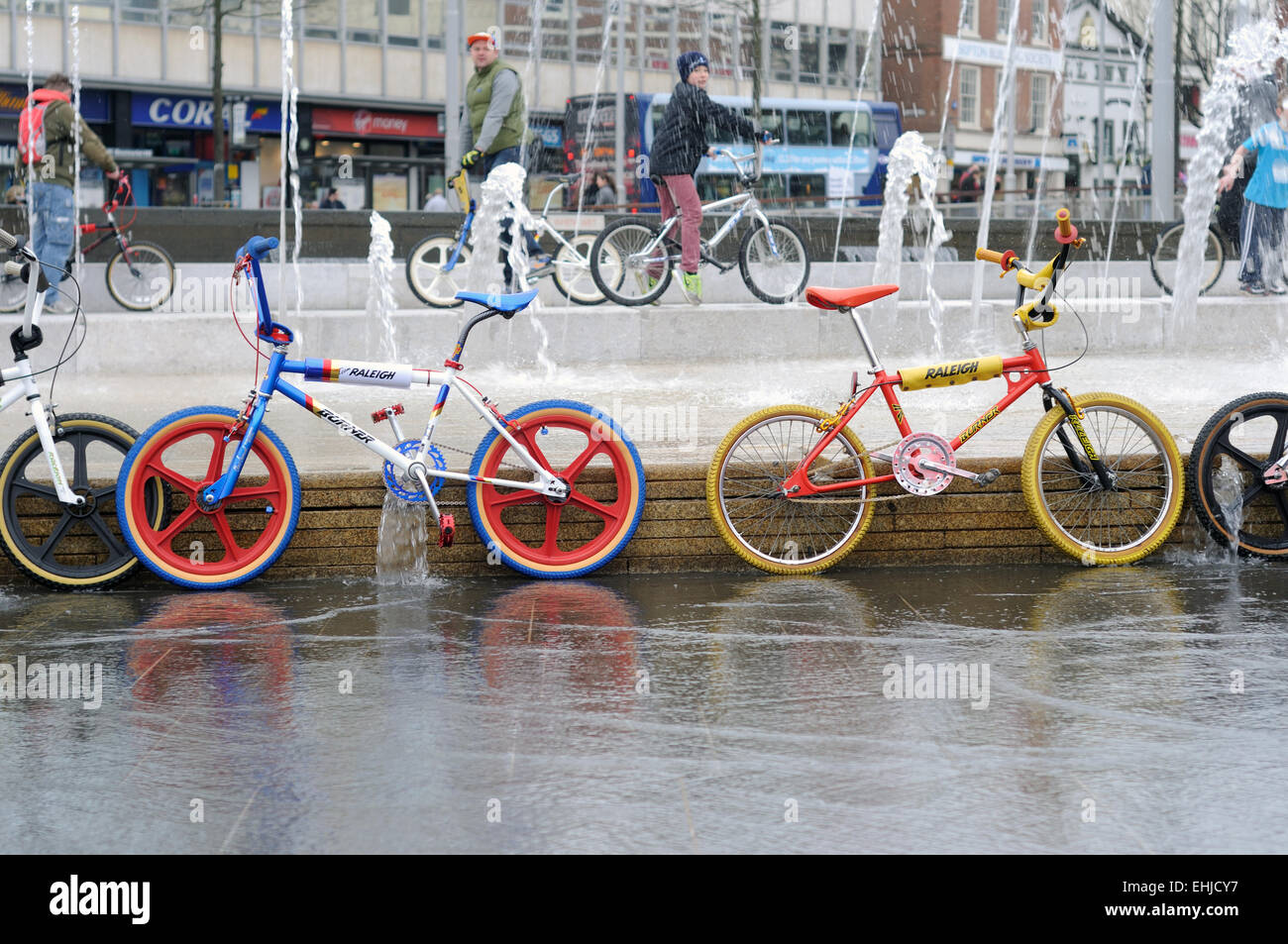 Brighton,UK:14 mars 2015. Une soixantaine d'équitation cycliste BMX vélos  Raleigh fait de Nottingham a visité le centre de Nottingham, riders sont  venus de tout le Royaume-Uni à prendre part à la ride