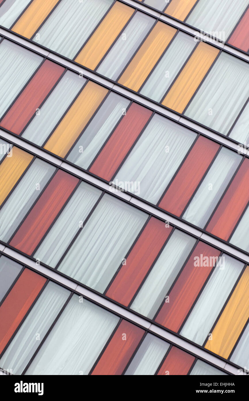 Abstract Pattern vitres teintés dans un immeuble de bureaux Banque D'Images