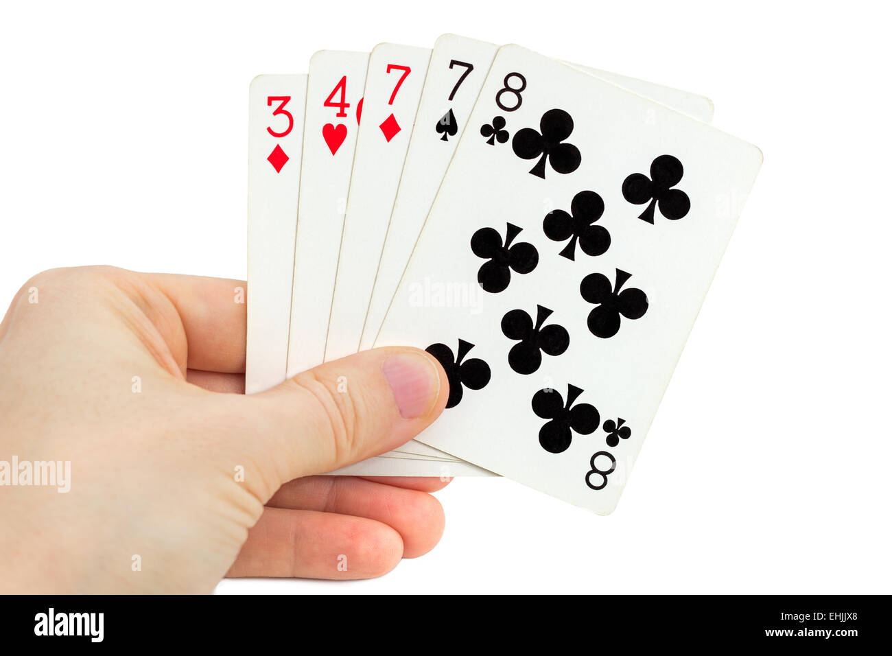 Man's hand holding cinq cartes à jouer (une mauvaise paire), isolé sur fond blanc Banque D'Images