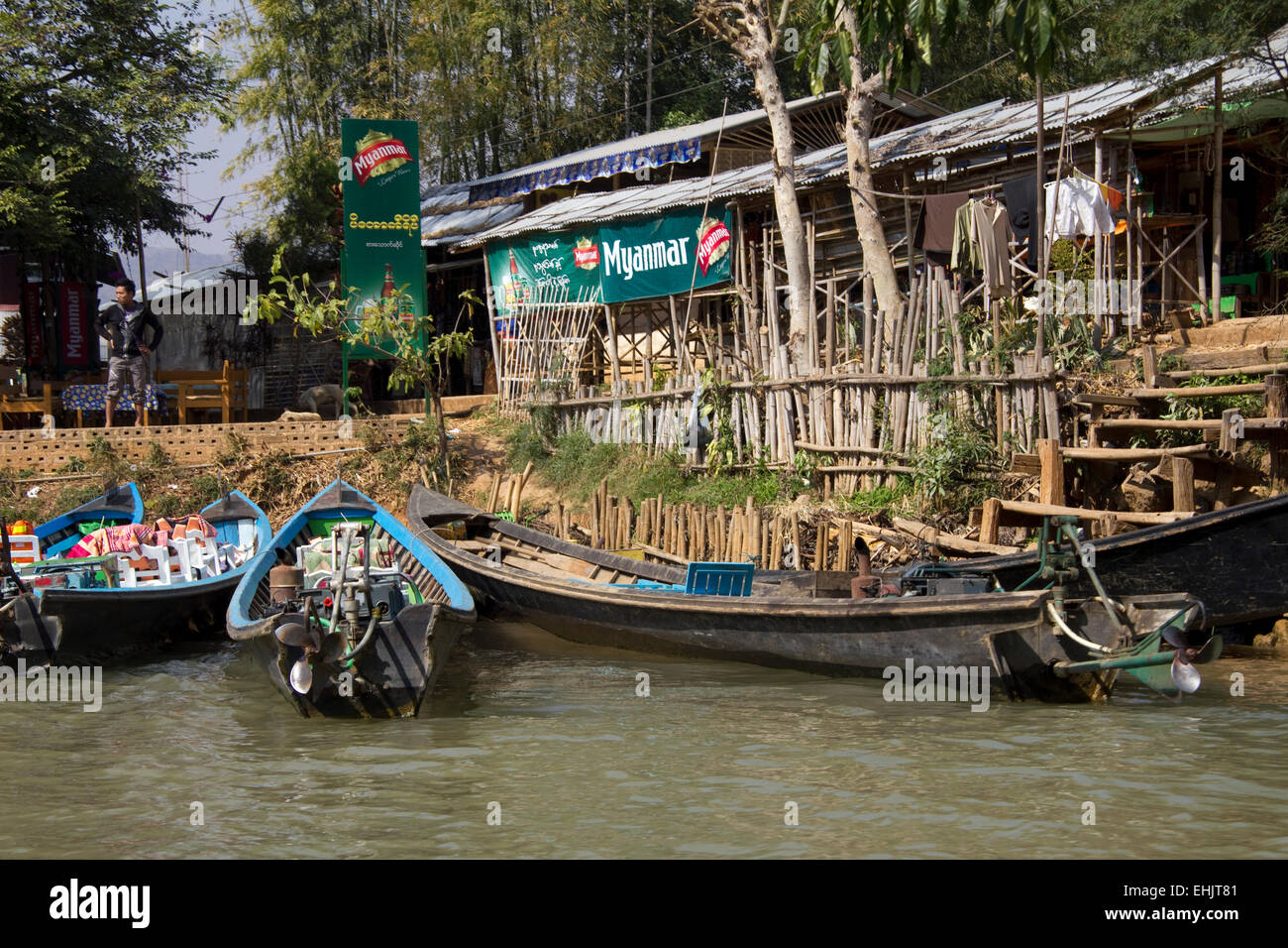 Maison sur pilotis du lac Inle, l'État de Shan, Myanmar Banque D'Images