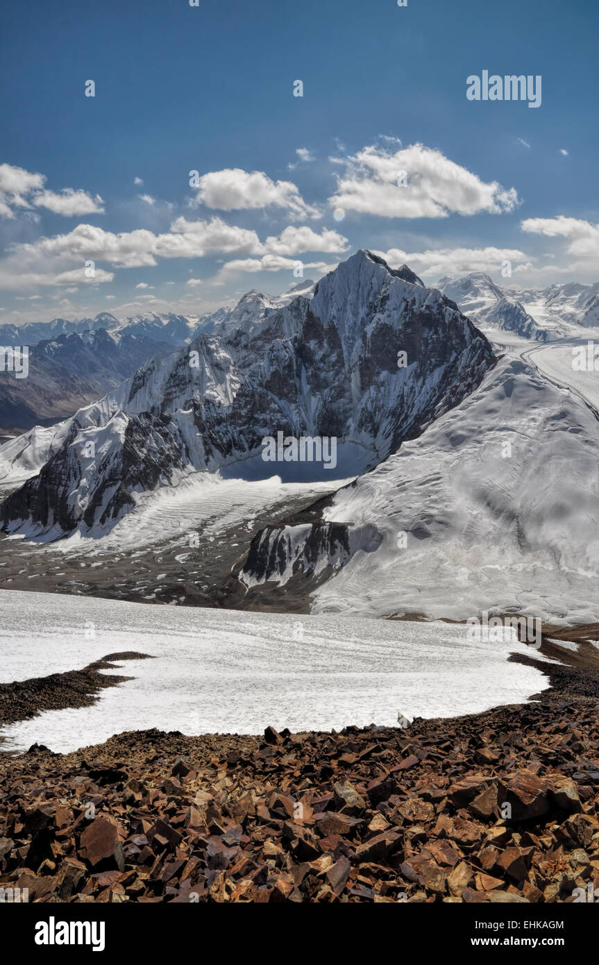 Des pics de montagne pittoresque dans les montagnes du Pamir au Tadjikistan Banque D'Images