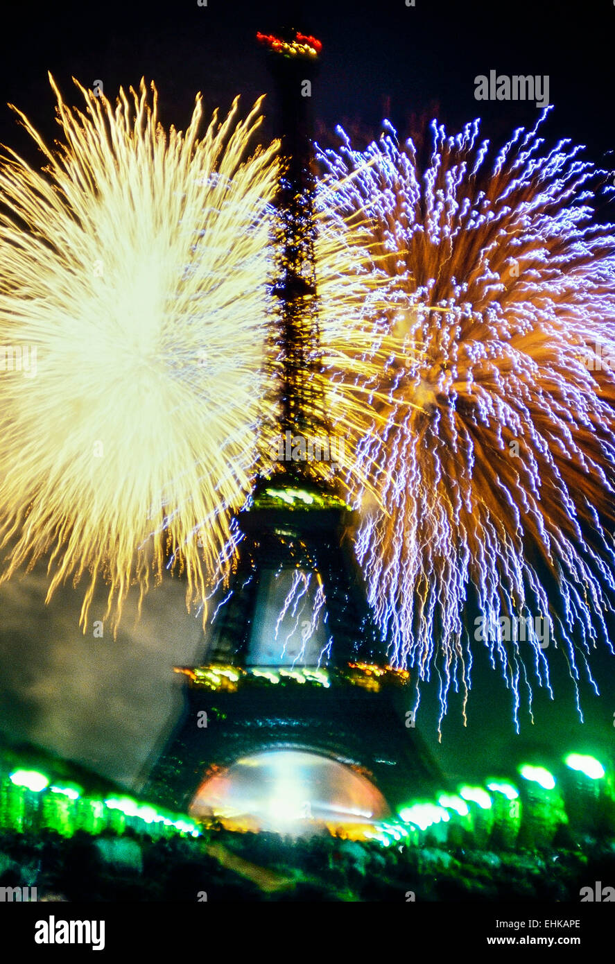 À Paris, le 17 juin 1989, feu d'artifice sur le centenaire de la Tour Eiffel. La France. Banque D'Images