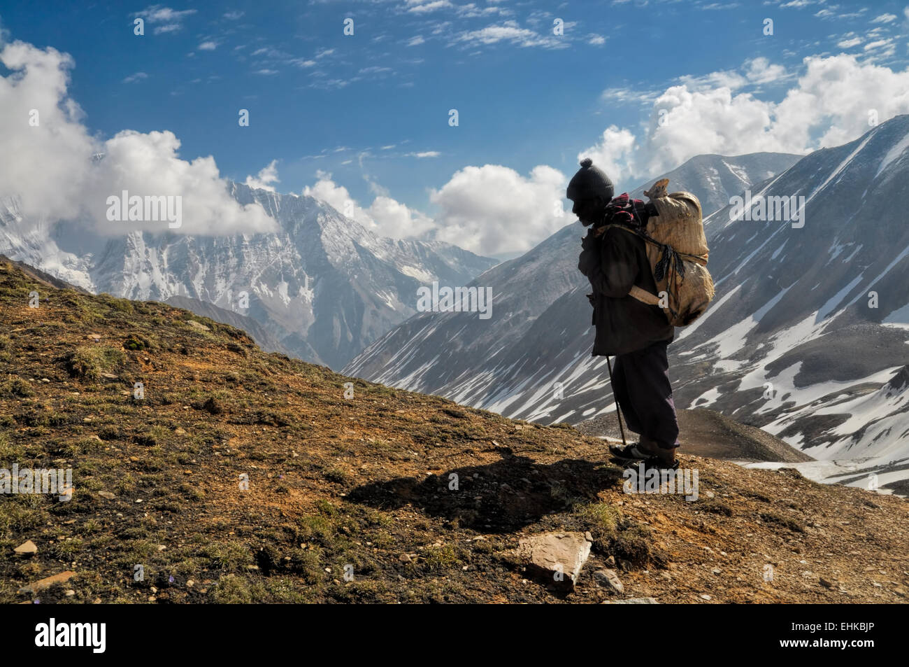 Sherpa dans l'Himalaya au Népal les montagnes pittoresques Banque D'Images