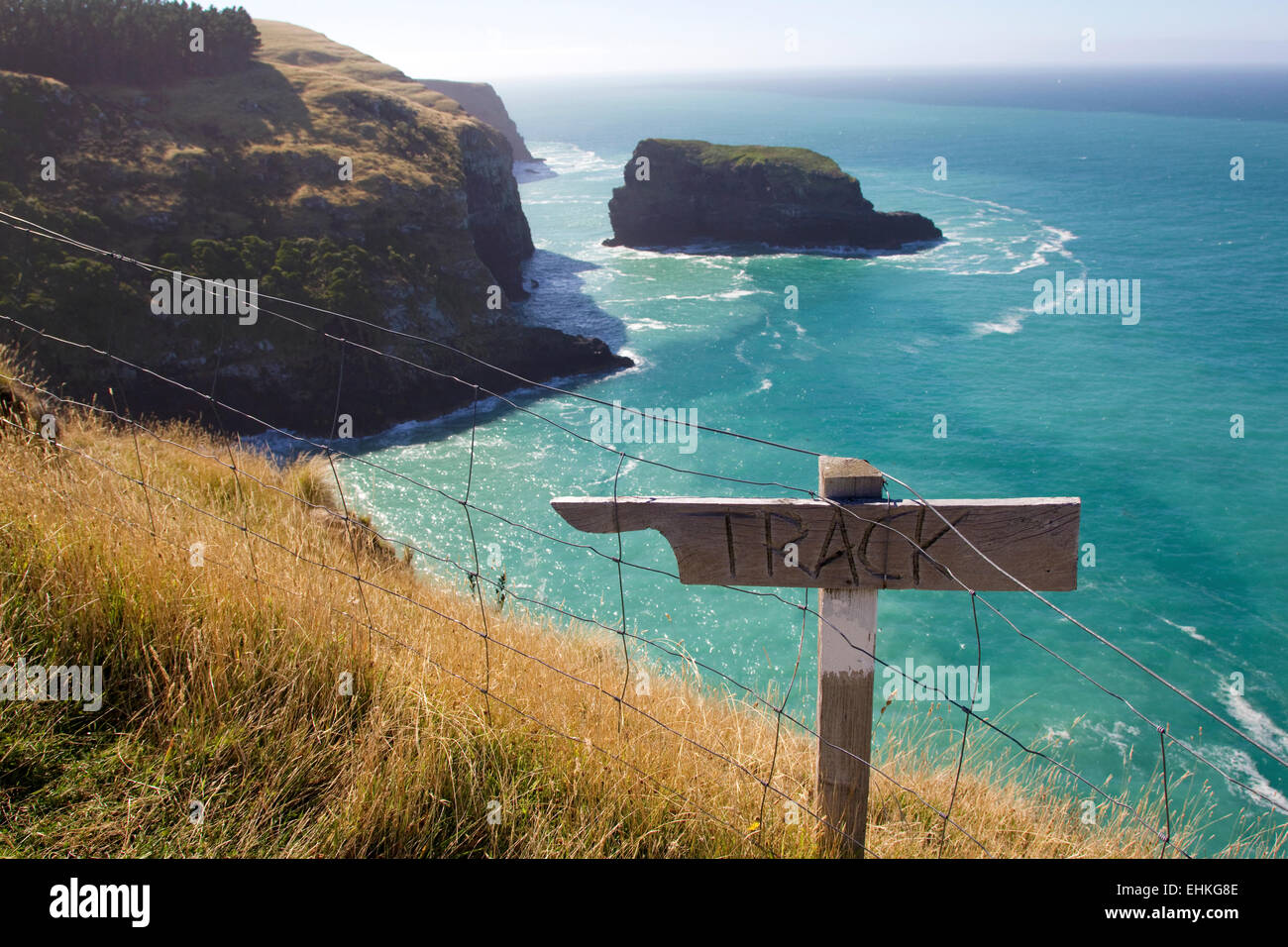 Signe signe sur falaise, la péninsule de Banks Track, Nouvelle-Zélande, île du Sud Banque D'Images