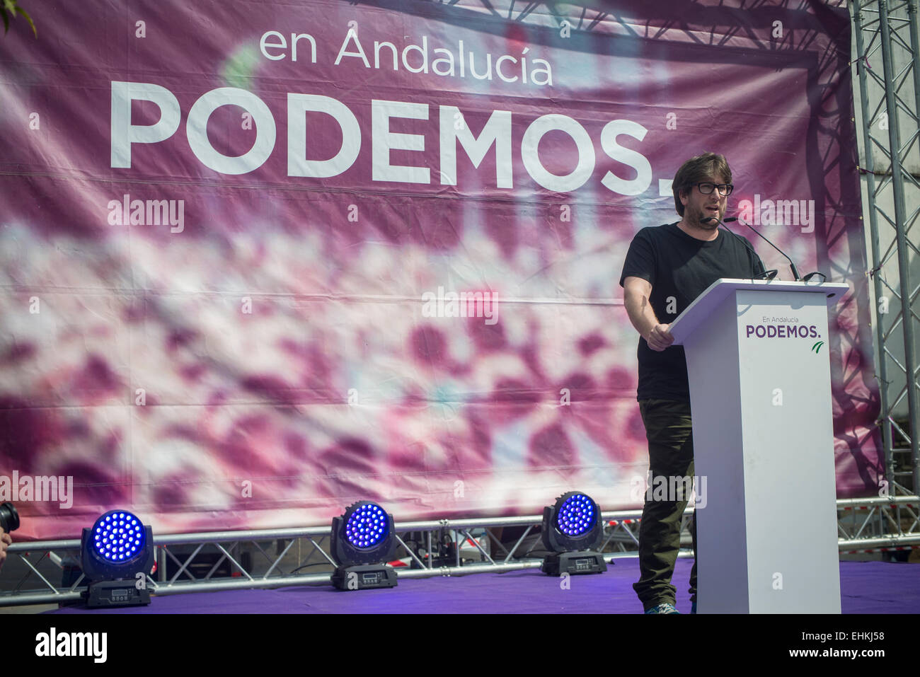 Jerez de la Frontera, Andalousie, Espagne, 15 mars, 2015 : Miguel Urbán, membre du Parlement européen pour Podemos, parlant à un rassemblement pour Teresa Rodríguez candidat de Podemos dans les élections de l'Andalousie, en rallye Jerez de la Frontera. Banque D'Images