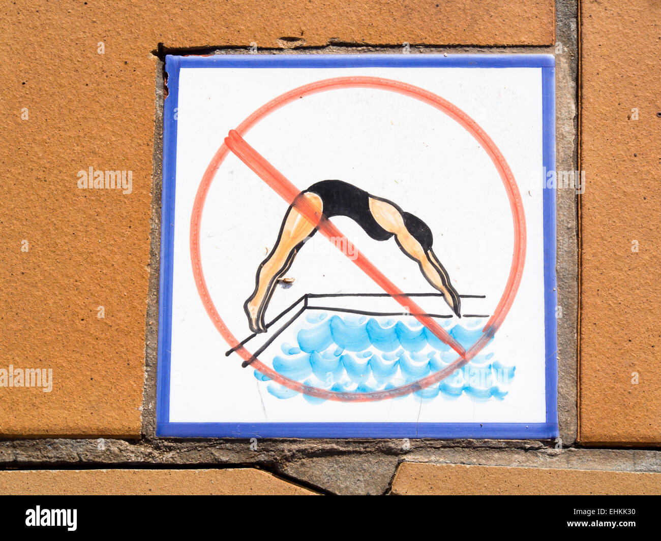 Aucun signe de plongée, avec des carreaux peints photo de femme plongée, un enseignement dans de nombreux hôtels, Corralejo Fuerteventura Espagne Banque D'Images