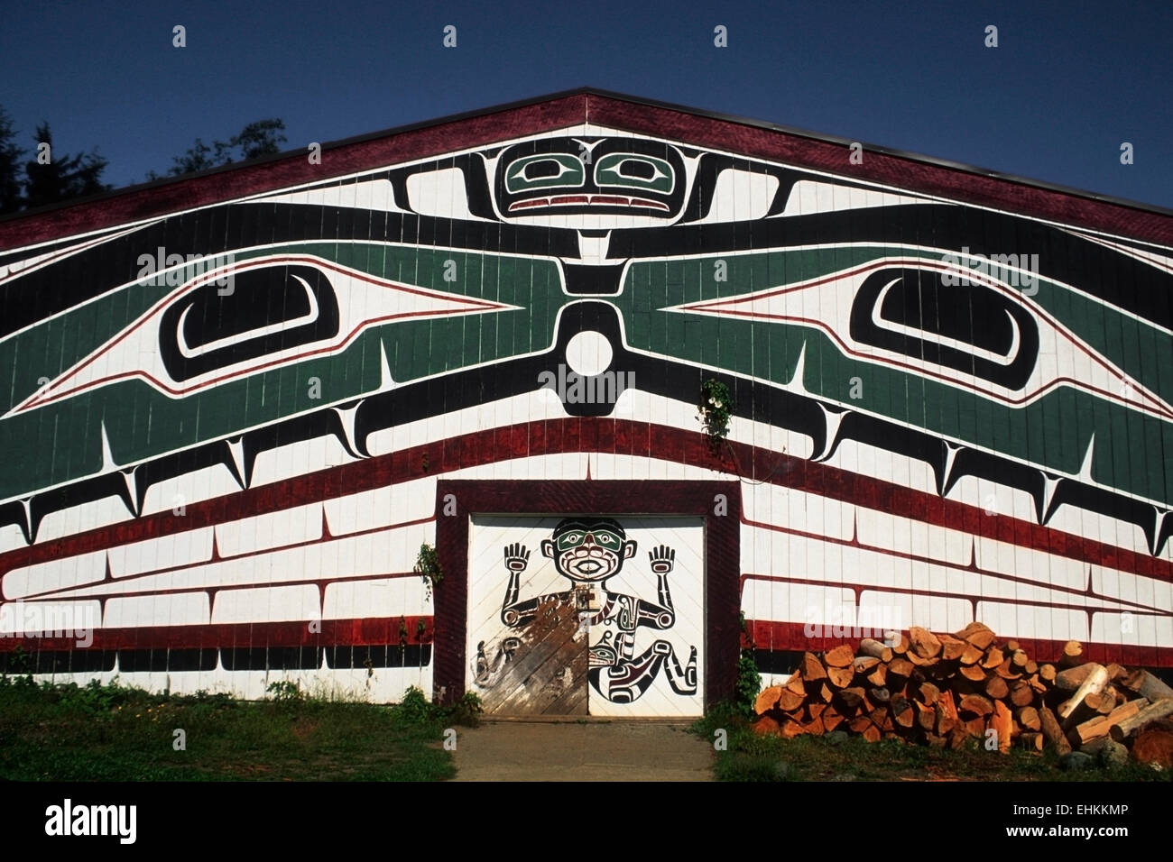 Grande maison, les Kwakwaka'wakw Native Community Centre, Alert Bay, un village sur l'île Cormorant, C.-B., Canada Banque D'Images