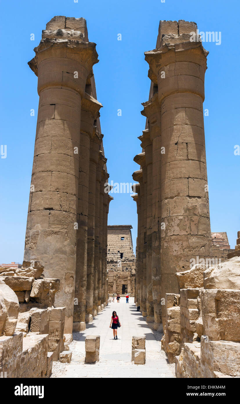 De la colonnade d'Aménophis III, le temple de Louxor, Louxor, vallée du Nil, l'Egypte Banque D'Images