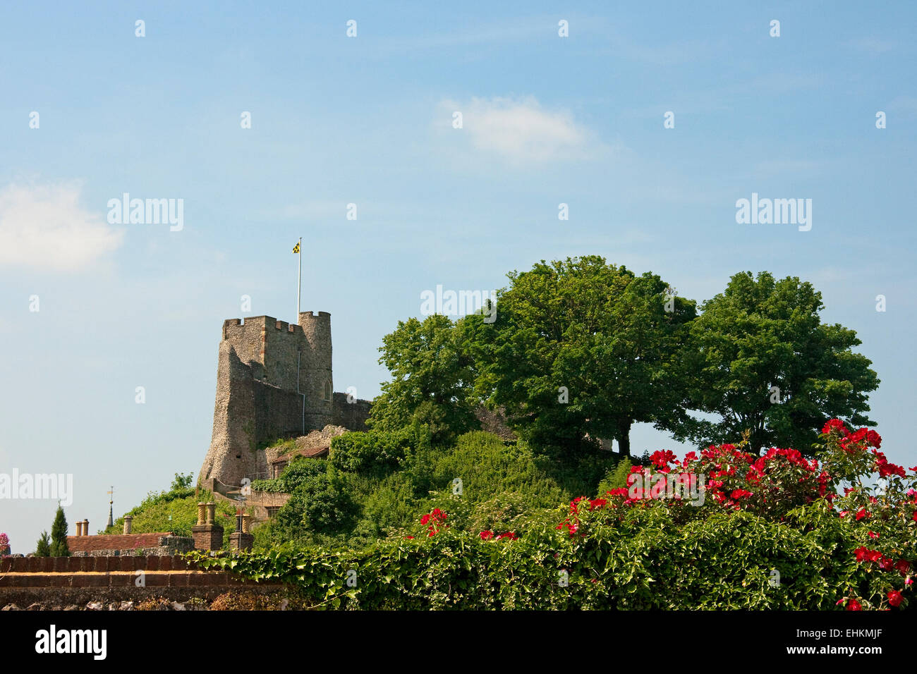 La tour principale et des tas de château de Lewes en été Banque D'Images