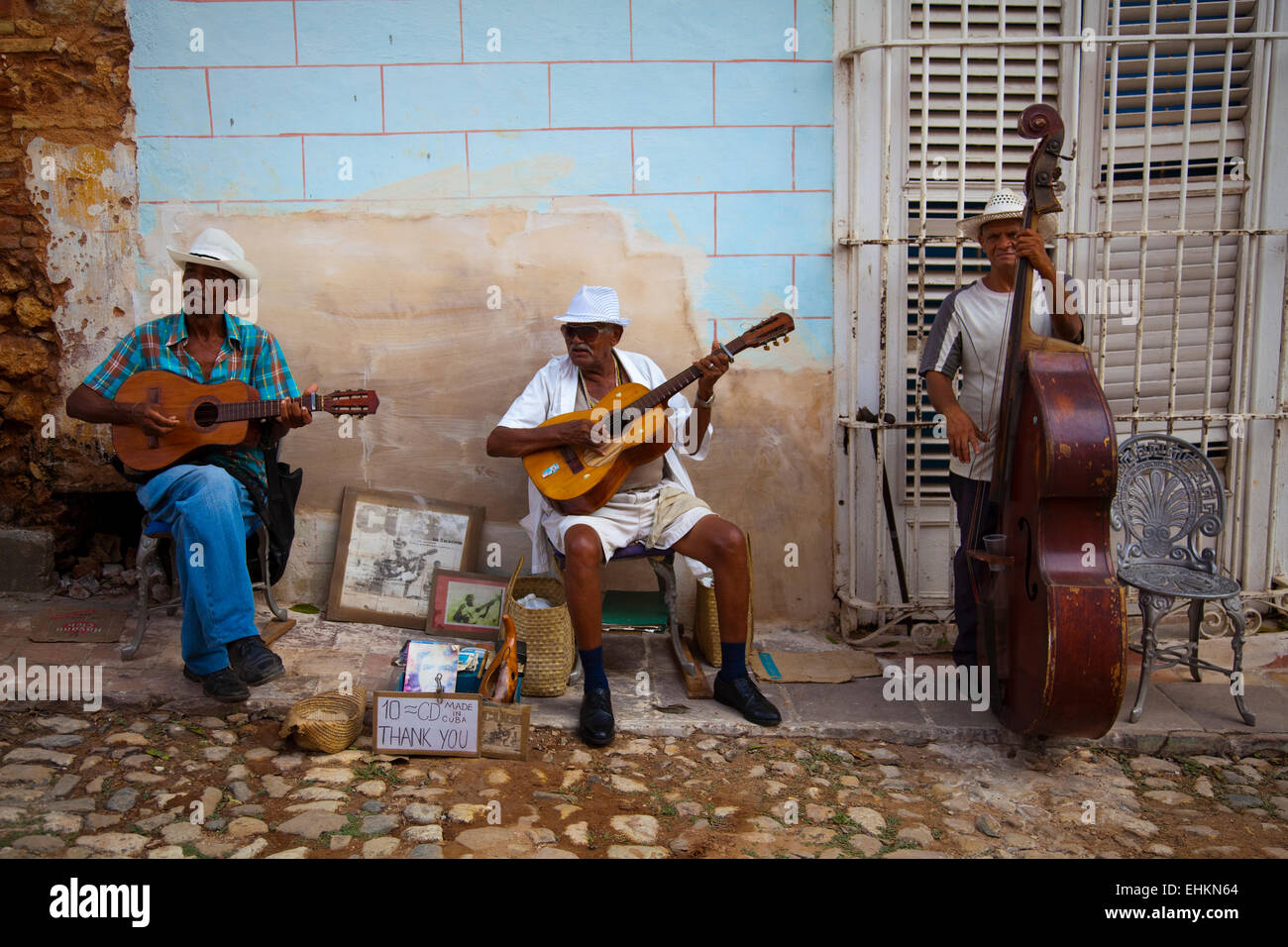 Des musiciens jouent dans les rues de Trinidad, Cuba Banque D'Images