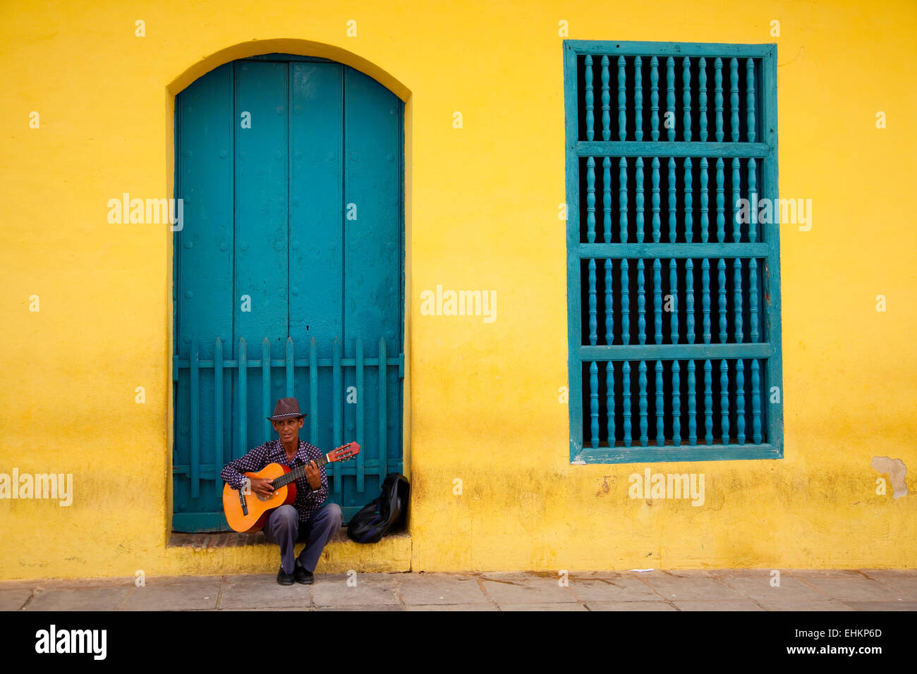 Un homme joue de la guitare à Trinidad, Cuba Banque D'Images