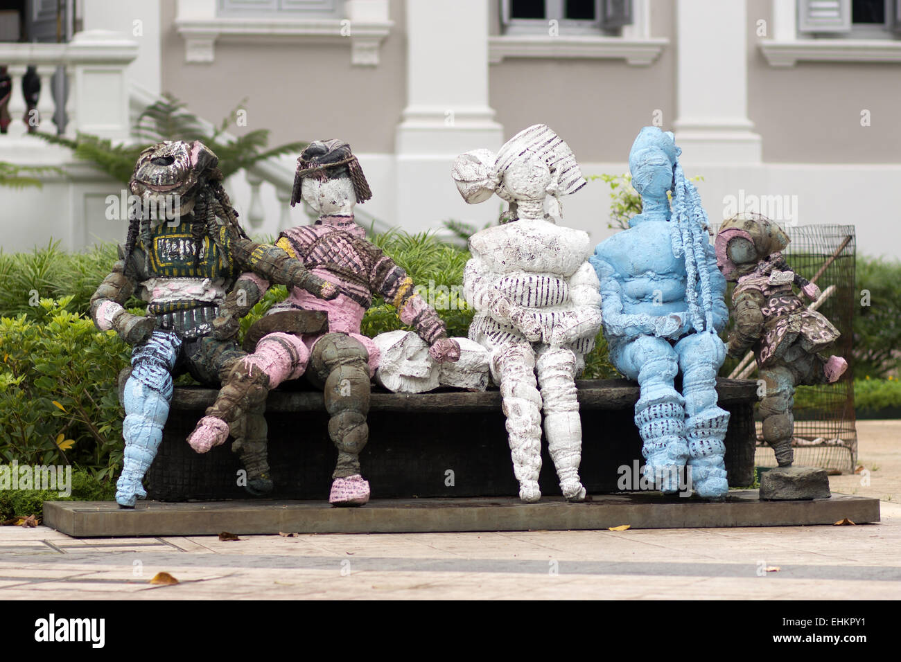 Sculpture de cinq filles en dehors de Singapore Art Museum Banque D'Images