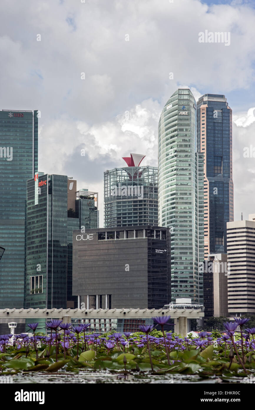 Gratte-ciel à Marina Bay à Singapour Banque D'Images