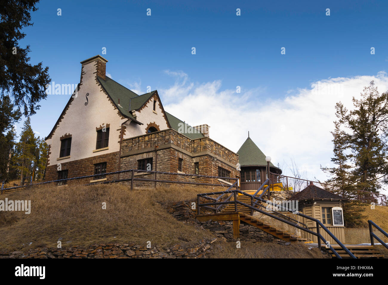 Un restaurant rustique près de l'hôtel Banff Springs, dans le parc national Banff. Banque D'Images