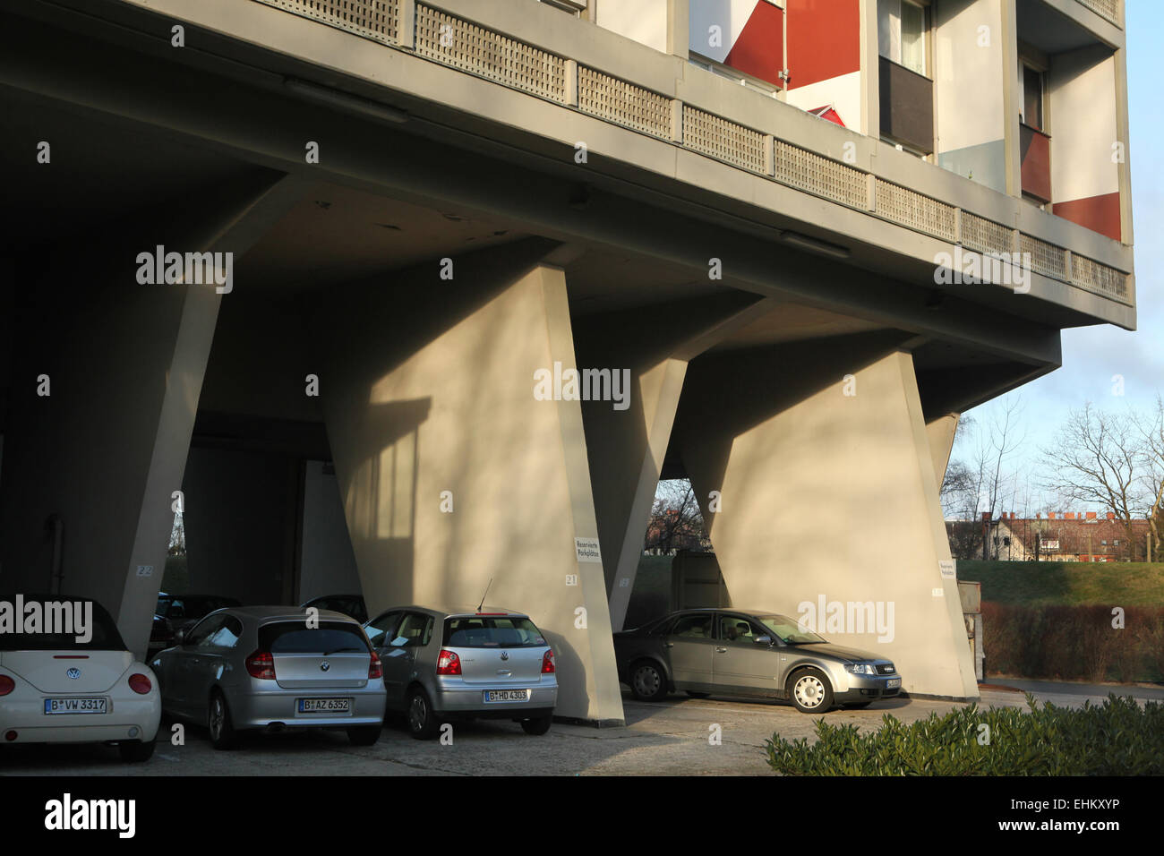 Parking de l'immeuble moderniste Unité d'habitation conçue par Le Corbusier (1957) à Berlin, Allemagne. Banque D'Images