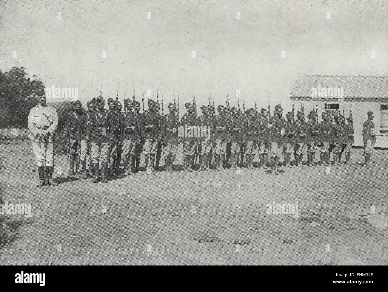 Guerriers Zoulou - Zulu Warriors - civilisé formés par les Britanniques, vers 1895 Banque D'Images
