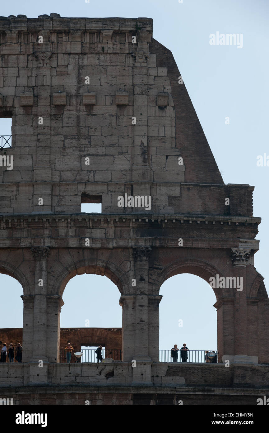 Le colisée ou Coliseum, également connu sous le nom de l'amphithéâtre Flavien, Rome, Latium, Italie. Banque D'Images