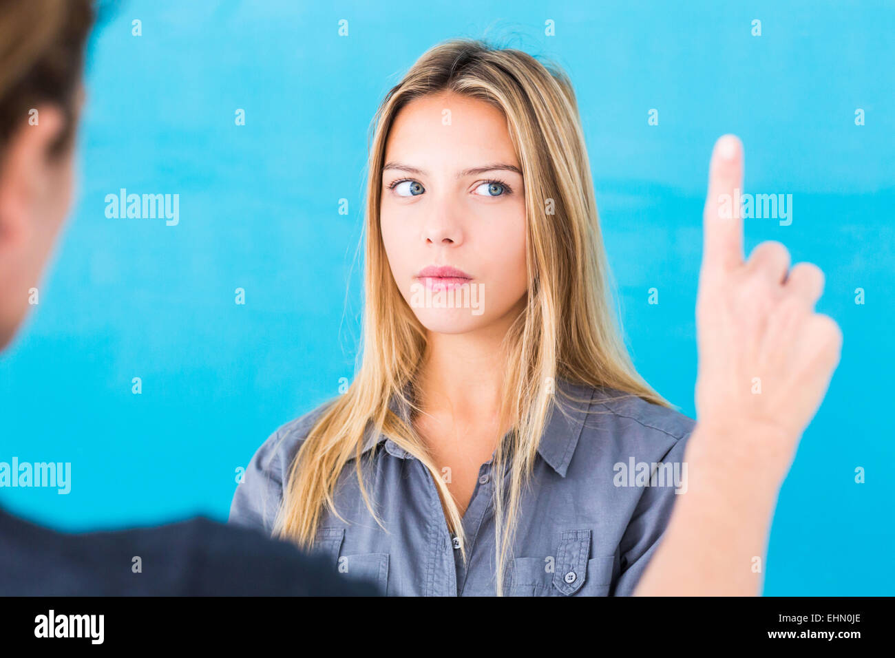 Femme subissant l'EMDR (Eye Movement Désensibilisation et retraitement). Cette thérapie aide les personnes souffrant de traumatismes psychologiques. Banque D'Images