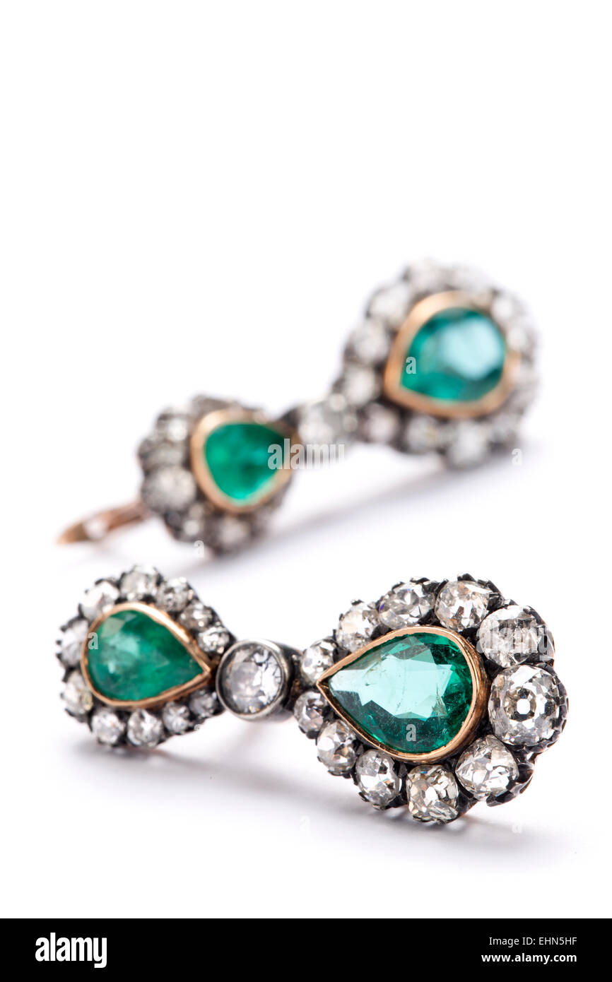 L'oreille pendentifs émeraudes et diamants. 19e siècle Banque D'Images