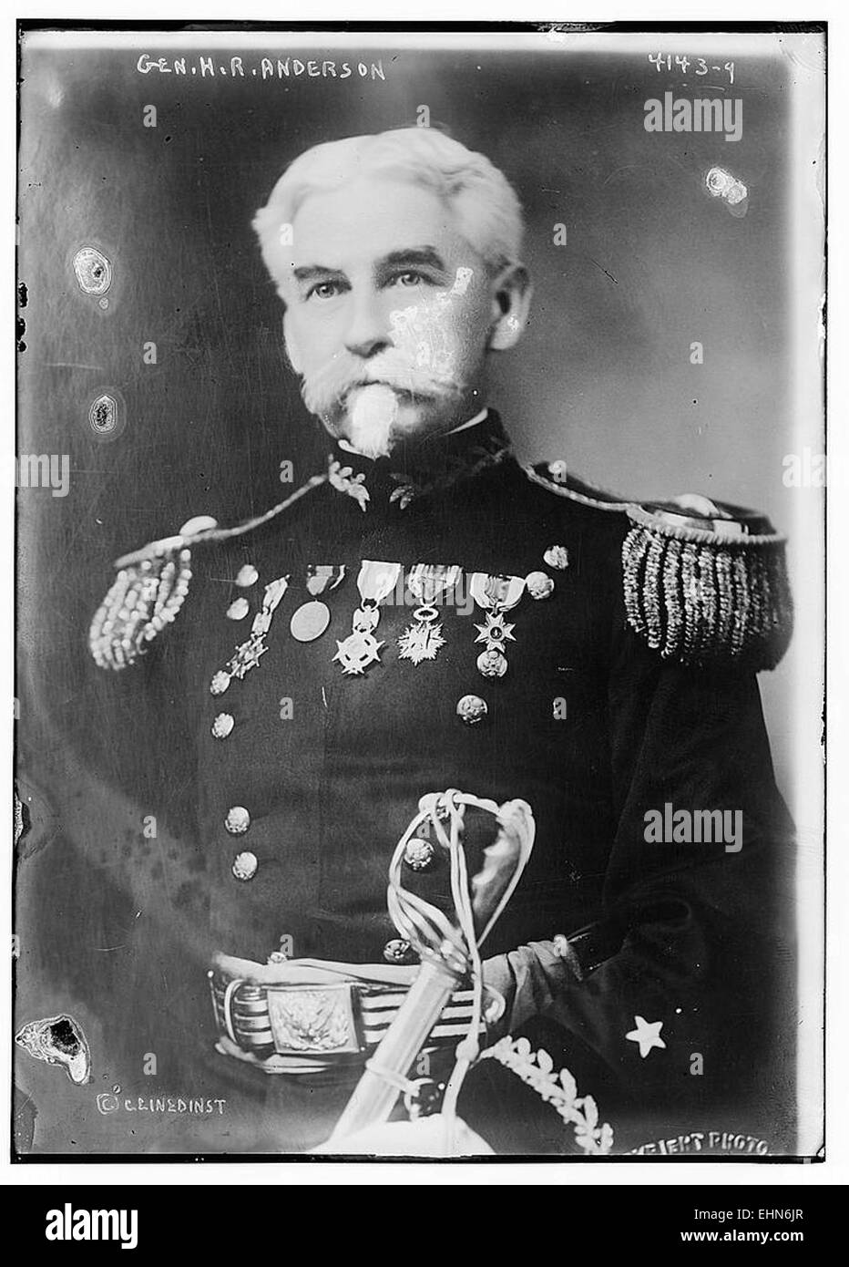 Le général HR Anderson est un officier militaire supérieur connu pour son leadership et son service. Sa carrière a été marquée par des contributions importantes à la stratégie militaire, aux opérations et à la défense nationale. Banque D'Images