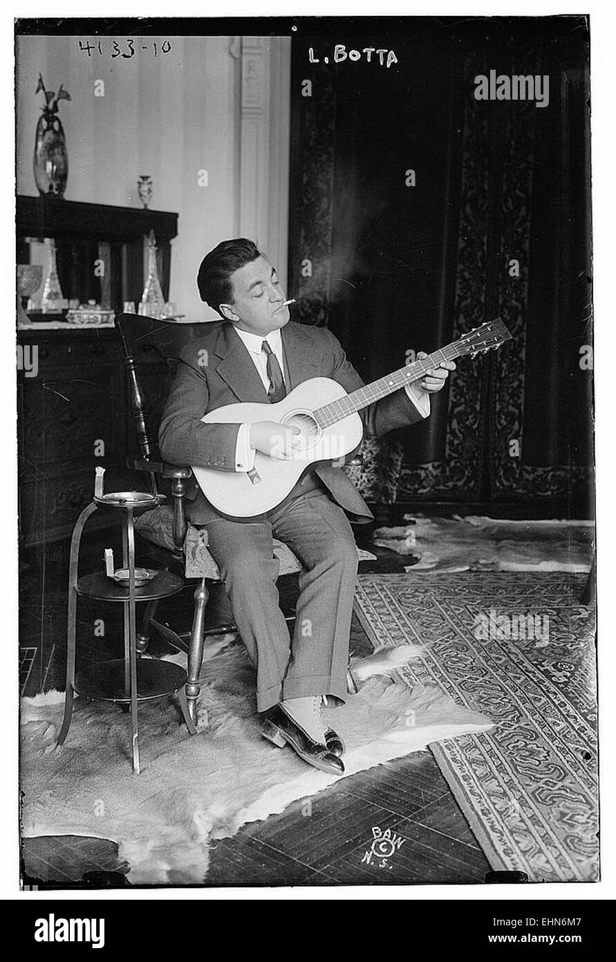 Ce titre fait probablement référence à une œuvre de L. Botta, un artiste ou créateur connu pour leur approche distinctive dans le domaine de la finalité L’œuvre spécifique associée à Botta n’est pas claire à partir du titre seul, mais elle peut faire référence à une peinture ou à un dessin du portfolio de l’artiste. Banque D'Images