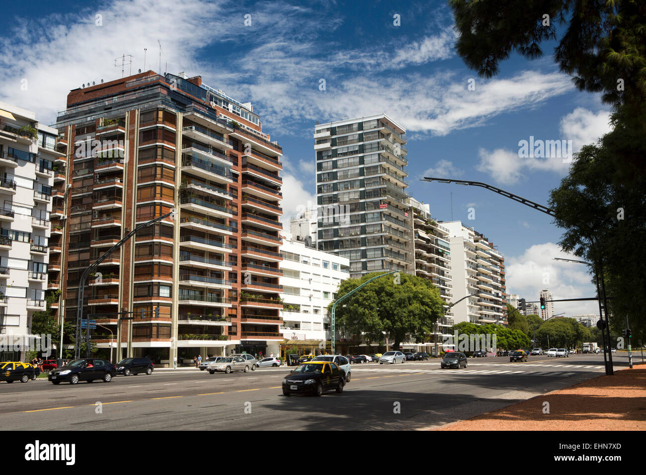 L'ARGENTINE, Buenos Aires, Retiro, Avenida del Libertador, blocs d'appartement Banque D'Images