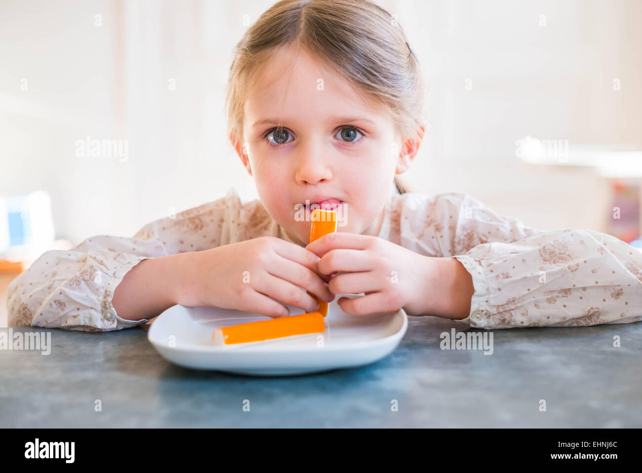 5 year-old girl eating surimi. Banque D'Images