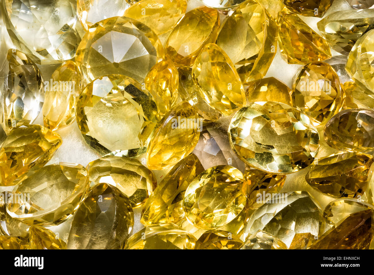 Citrine (jaune ou le jaune d'or Variété de quartz) Origine : Brésil structure cristalline : composition : dioxyde de silicium trigonal Banque D'Images