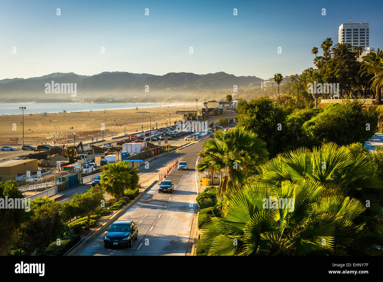 Avis de Pacific Coast Highway et de la montagnes de Santa Monica à Santa Monica, en Californie. Banque D'Images