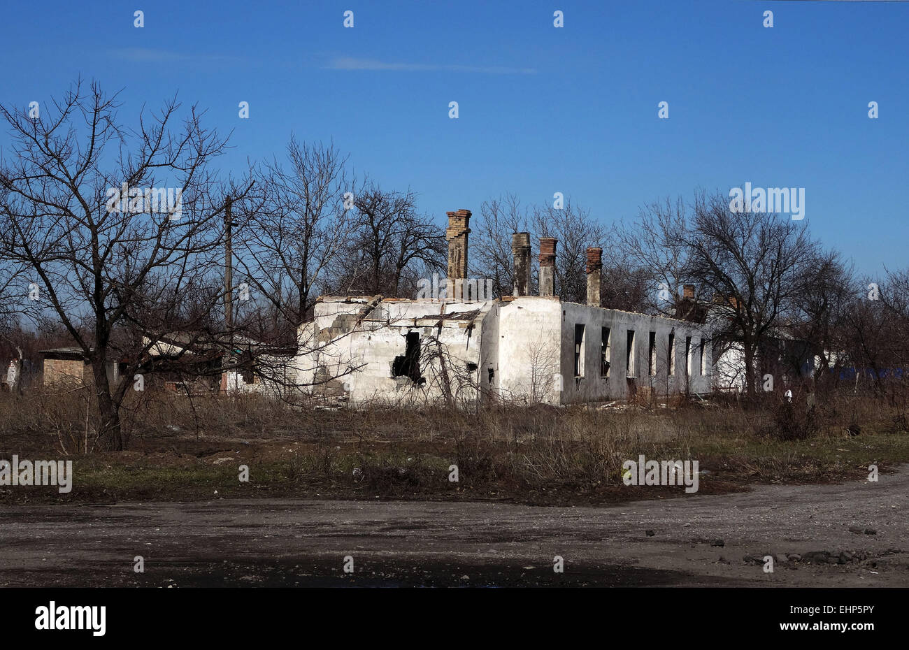 L'Ukraine. Mar 16, 2015. Dans les rues d'Ilovaysk. - Pris en août 2014 Ilovaysk sous tension des militants pro-russes de poste de ravitaillement d'armes et de munitions. Selon le centre de presse du ministère de la défense de l'Ukraine le 16 mars 2015 à partir de la Russie est arrivé dans la ville de 16 wagons de munitions. Crédit : Igor Golovnov/Alamy Live News Banque D'Images