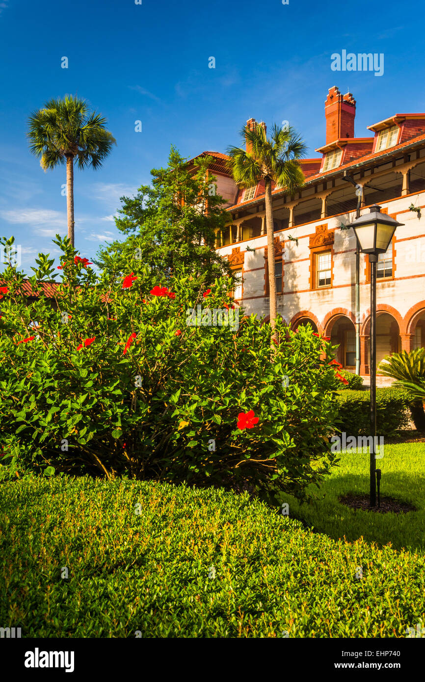 Les buissons et des capacités au Flagler College, à Saint Augustine, en Floride. Banque D'Images