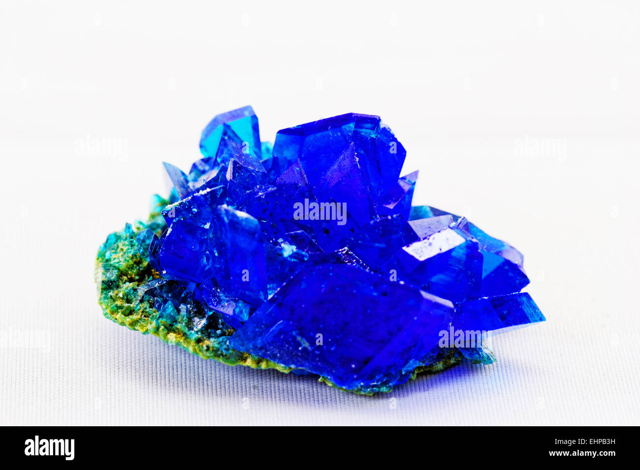 Les cristaux de sulfate de cuivre - vitriol bleu Photo Stock - Alamy