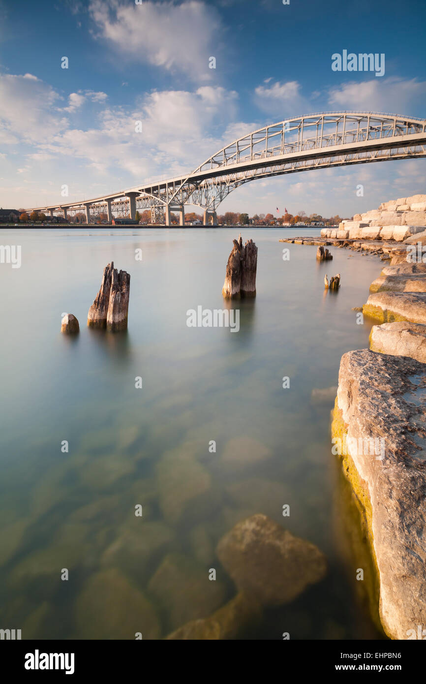 Le pont Blue Water de Waterfront Park, à Point Edward (Ontario) Canada. Banque D'Images