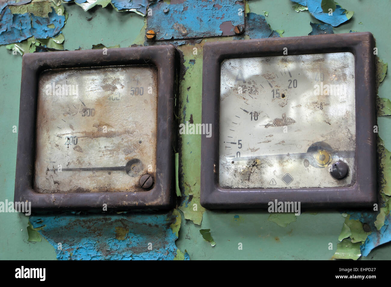 Instruments dans une usine abandonnée Banque D'Images