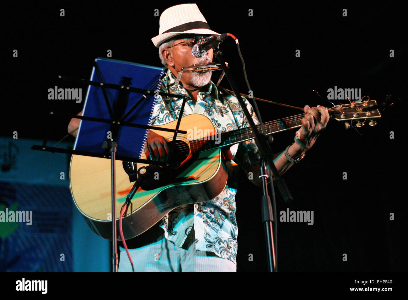 Dawson Jasper effectuer à l'Alliance Francaise de la fête de la musique du monde sur juin 21,2012 à Hyderabad,Ap,Inde. Banque D'Images