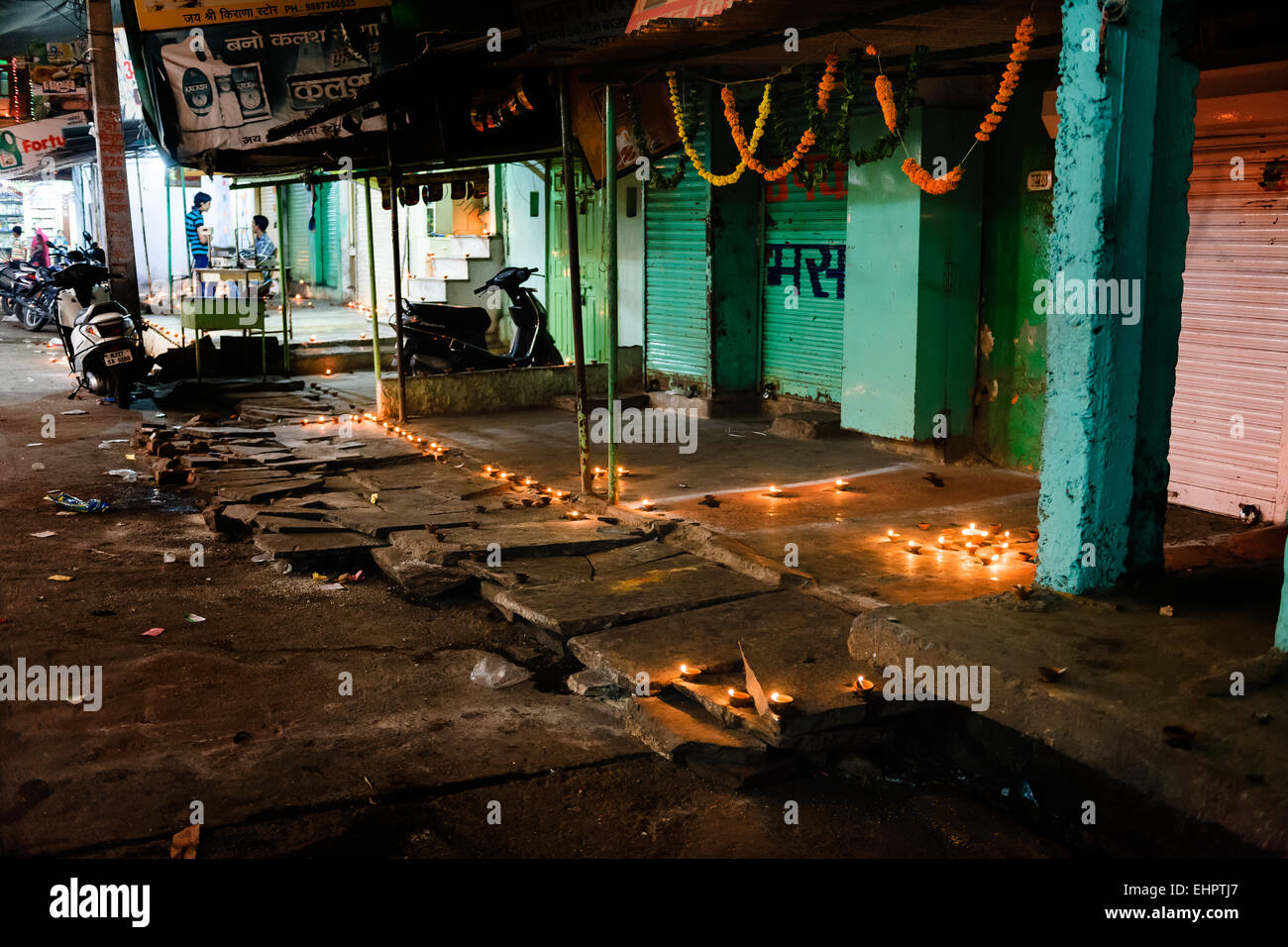 Célébrations du Diwali dans les rues d'Udaipur. Banque D'Images