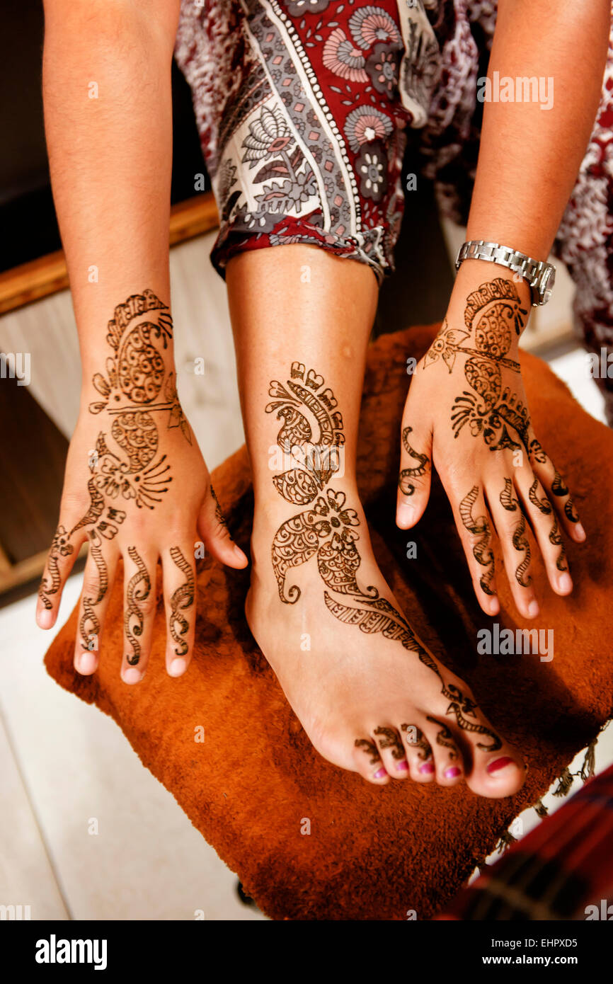 Le henné se fait dans Udaipur. Banque D'Images