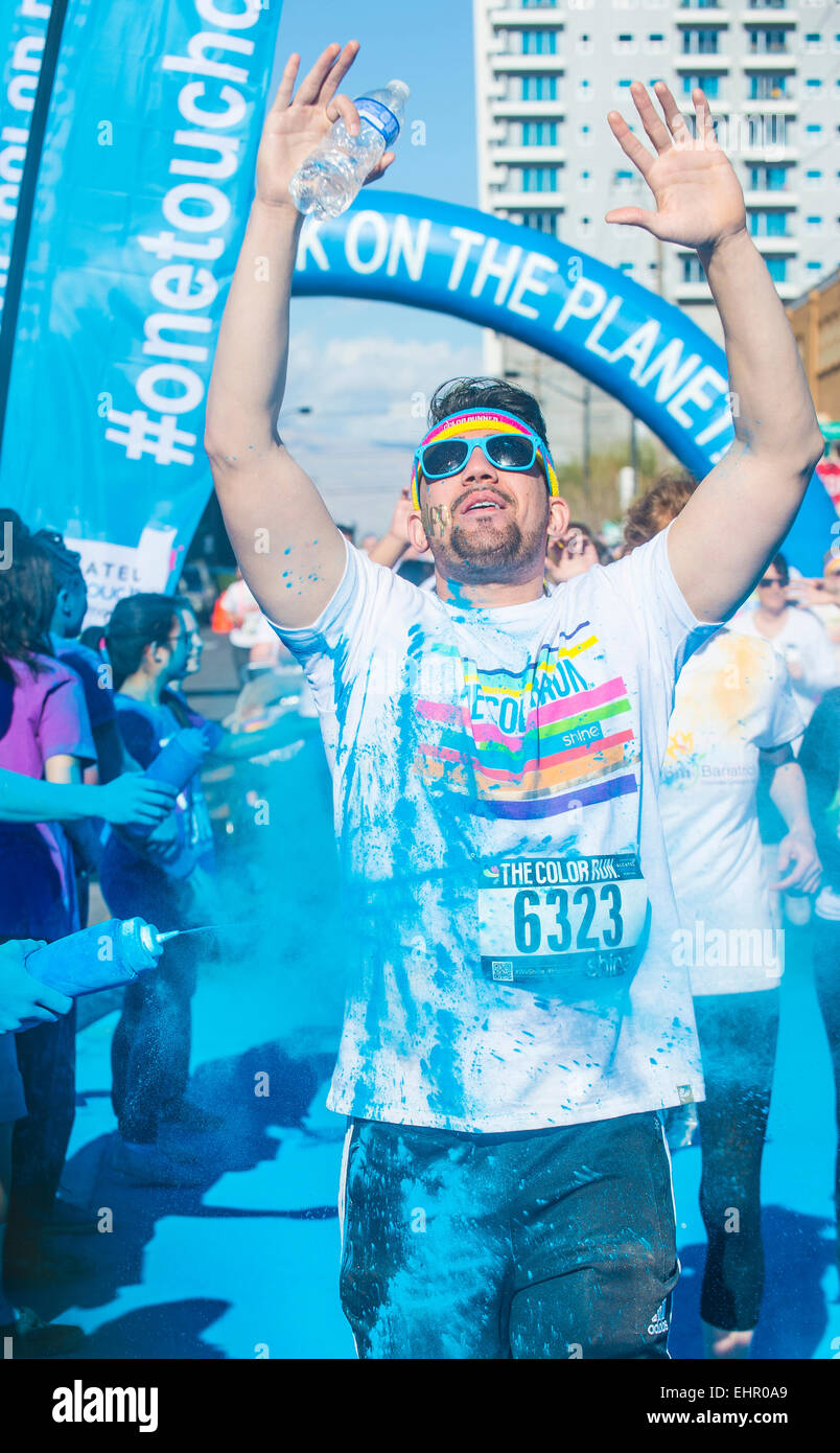 Un porteur non identifiés à la Las Vegas Color run Banque D'Images