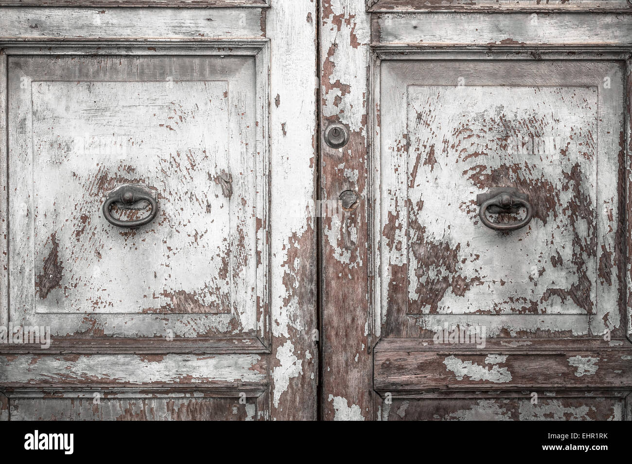 Vue avant et les détails d'une vieille porte en bois. Banque D'Images