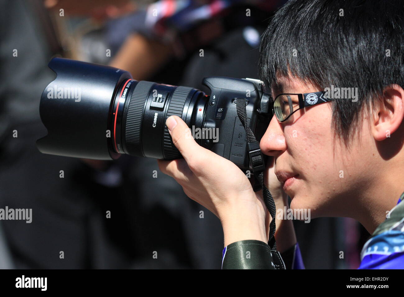 Asian male photographe photographie prise lors de l'activité publique Banque D'Images