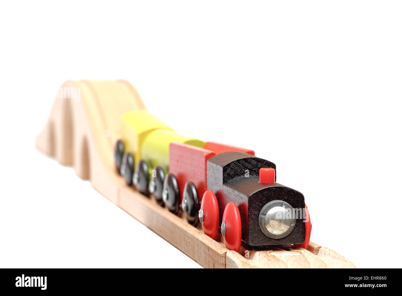 Train en bois coloré sur sa piste - profondeur de champ Banque D'Images