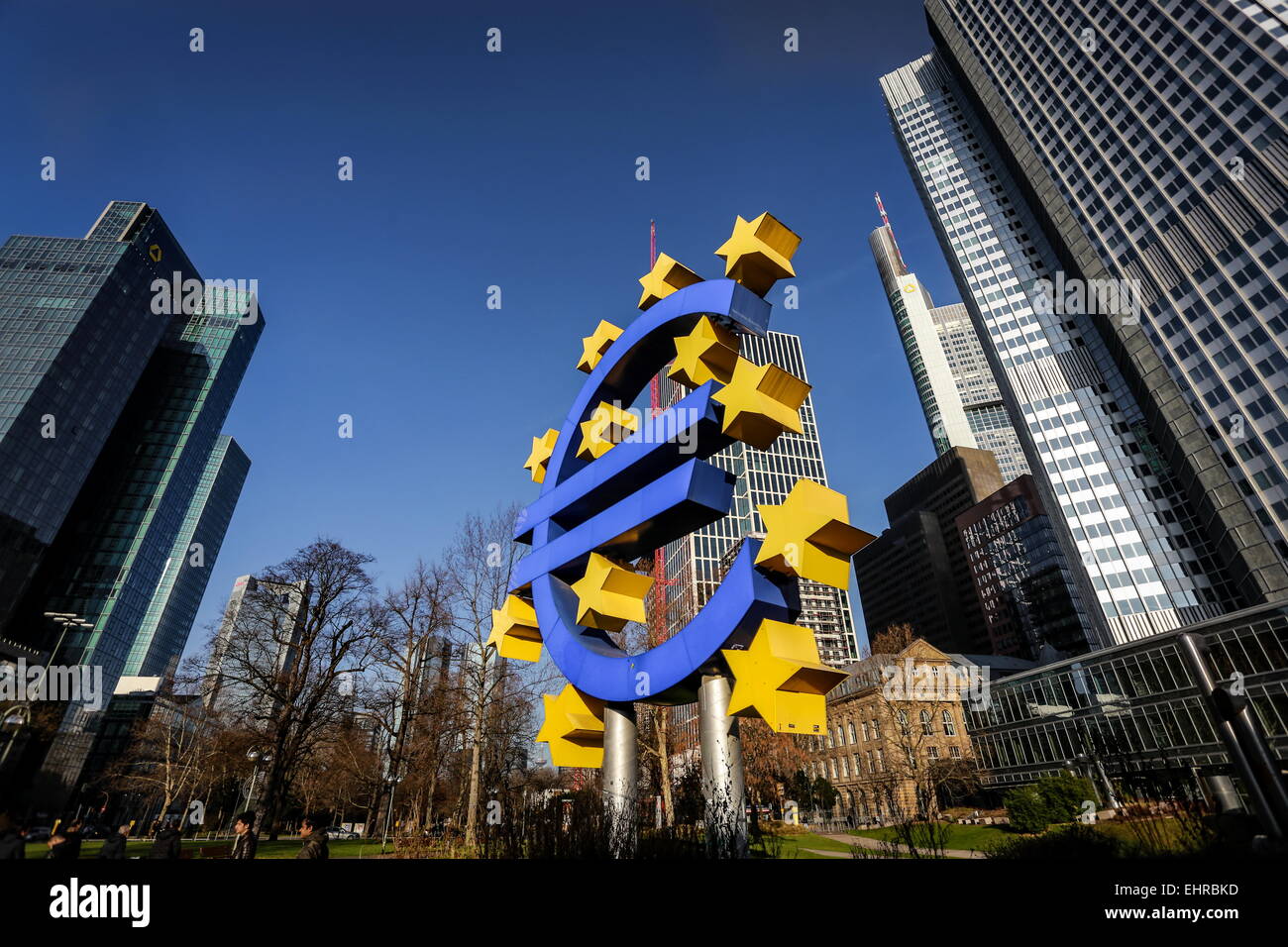 L'Euro affiche à l'extérieur de la Banque centrale européenne (BCE) à Francfort am Main Hessen Allemagne Banque D'Images