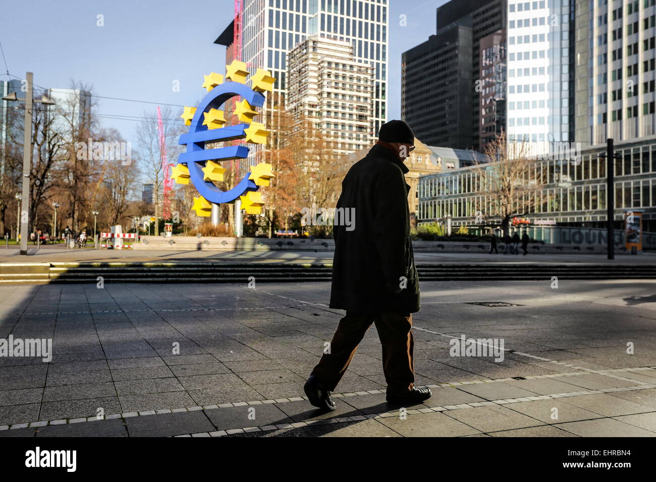 L'Euro affiche à l'extérieur de la Banque centrale européenne (BCE) à Francfort am Main Hessen Allemagne Banque D'Images
